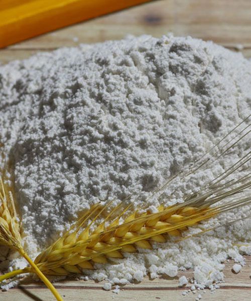 Farine et épis de blé